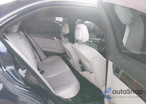 2013 Mercedes-Benz C 250 Luxury/Sport z USA, uszkodzony, nr VIN WDDGF4HB0DR259573